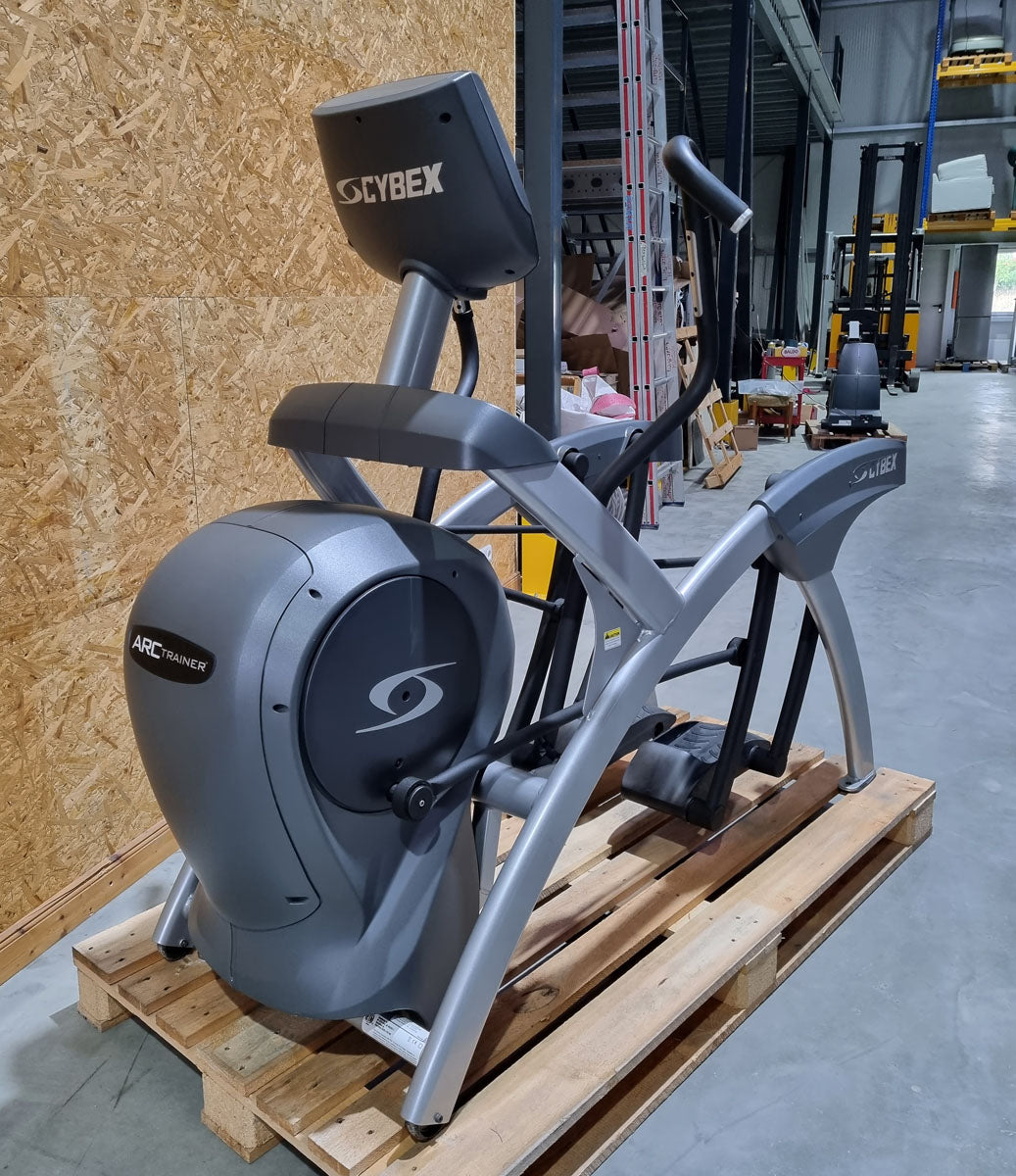 Cybex Arc Trainer 750 AT cross trainer, frame color silver, used - refurbished condition