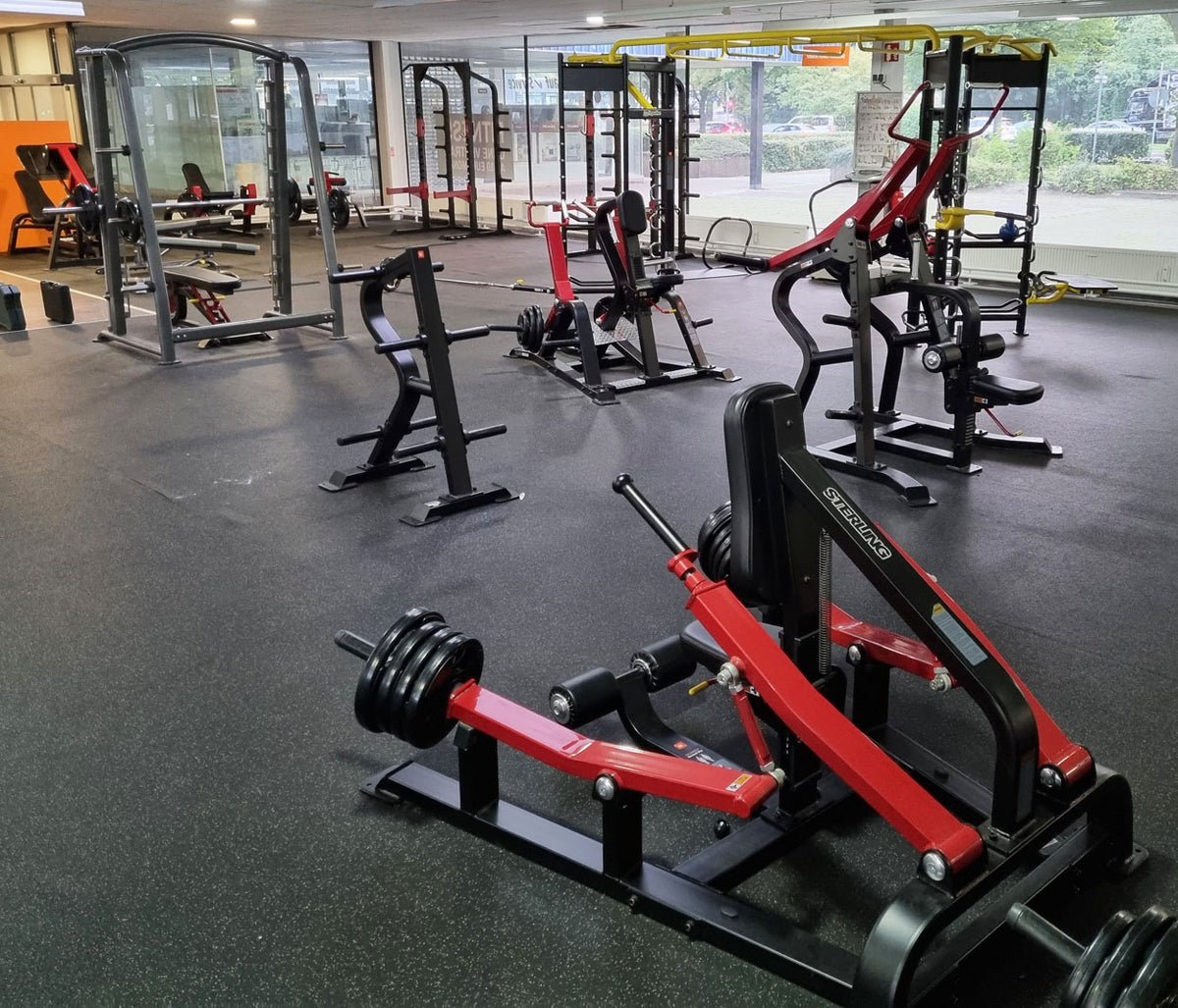 Impulse Fitness - 66 Fitnessgeräte Set - Erst 3 Jahre alt, Kraftgeräte, Cardiogeräte, Plate loaded Geräte, Bänke, Racks etc - komplettes Fitnessstudio - gebraucht - TOP Zustand
