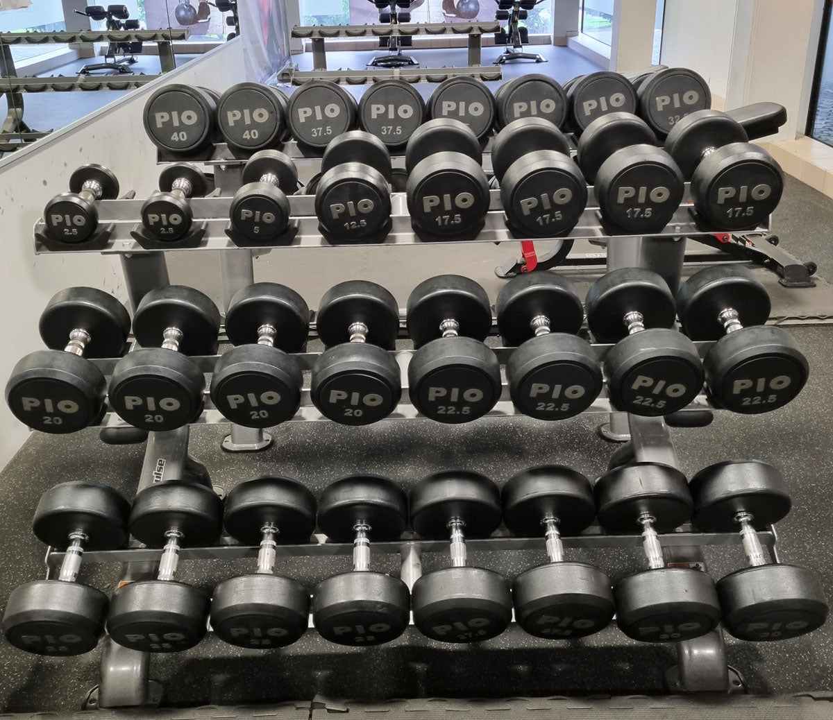 Rubber dumbbell set 2.5kg to 50kg in 2.5kg increments, used, good condition