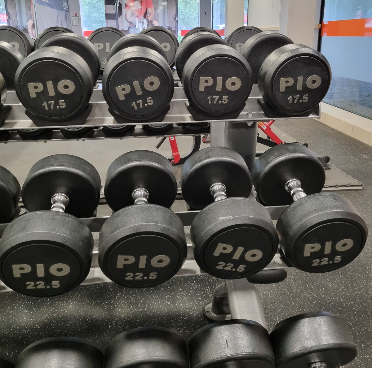 Rubber dumbbell set 2.5kg to 50kg in 2.5kg increments, used, good condition
