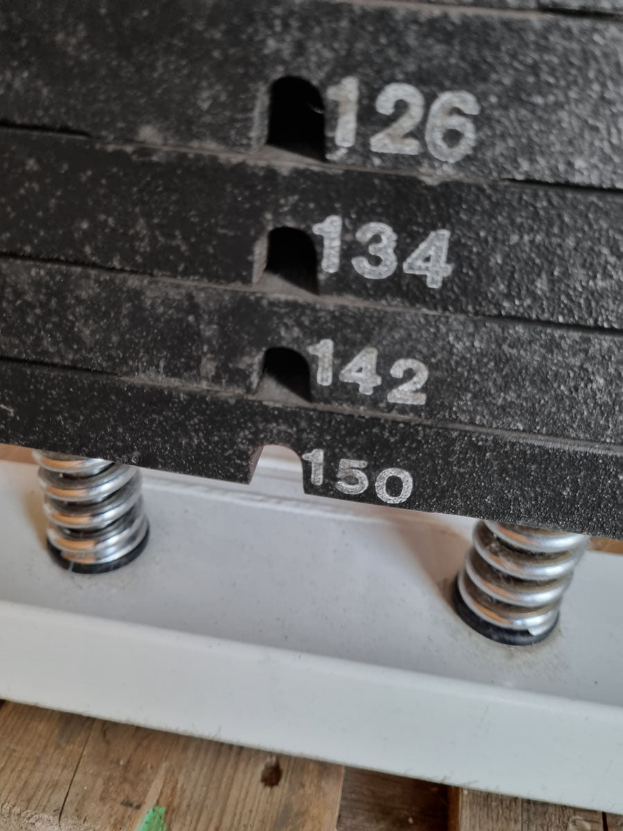 Gym80 Adduktorenmaschine, Hip Adductor, Rahmenfarbe Weiß, Polsterfarbe Blau, gebraucht - überholter Zustand