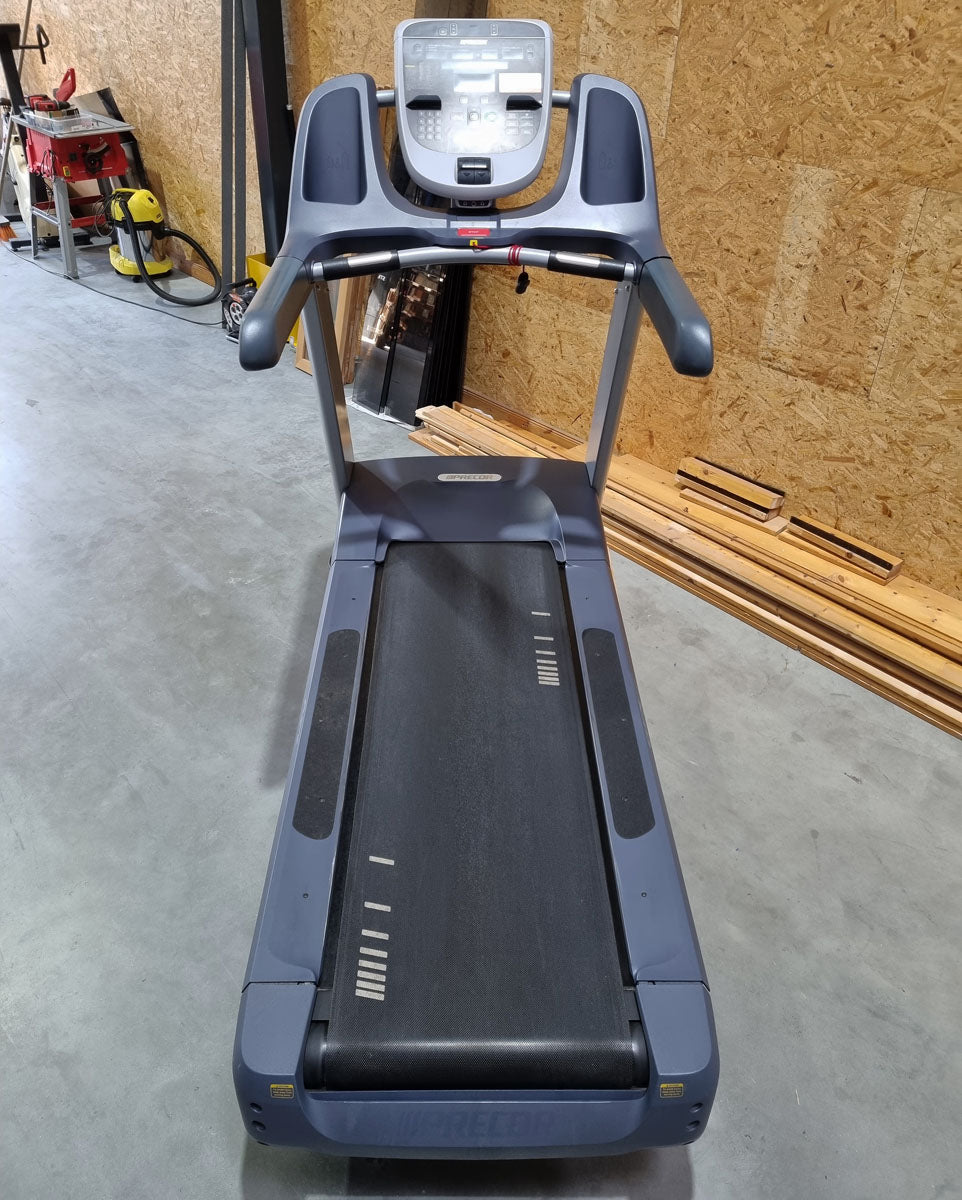 Precor 6 cardio machines in a set, only 3 years old, new models, treadmill, AMT, cross trainer EFX, ergometer, recumbent etc., used - refurbished condition