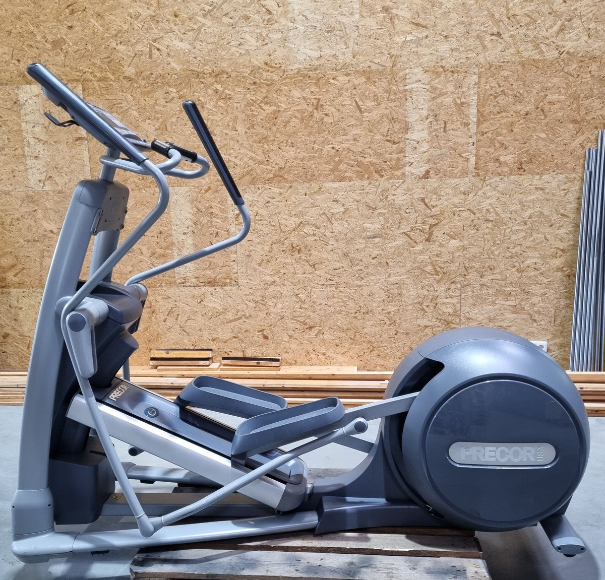 Precor Crosstrainer, EFX 576i with CrossRamp - adjustable incline, elliptical trainer - used - refurbished condition