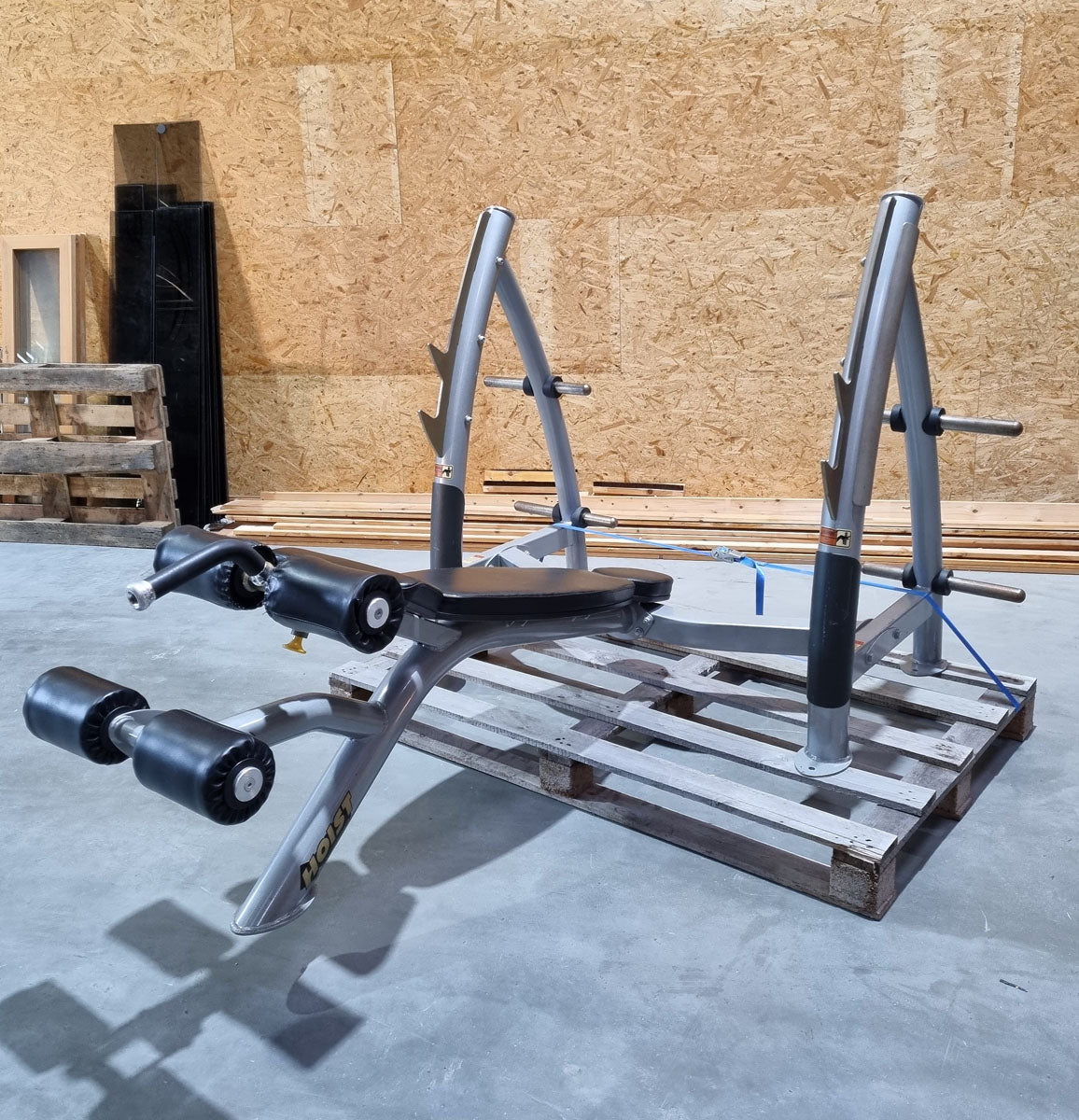 Hoist Negativ Drückerbank, Decline Benchpress, Beinstütze verstellbar, Rahmenfarbe Silber, Polster Schwarz, gebraucht - überholter Zustand