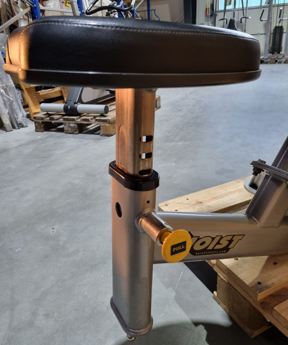 Hoist Dual Series Butterfly und Butterfly Reverse - 2 in 1 Kombimaschine, HD-3900 mit drehbaren Griffen, Rahmenfarbe Silber, Polsterfarbe Schwarz, gebraucht - überholter Zustand