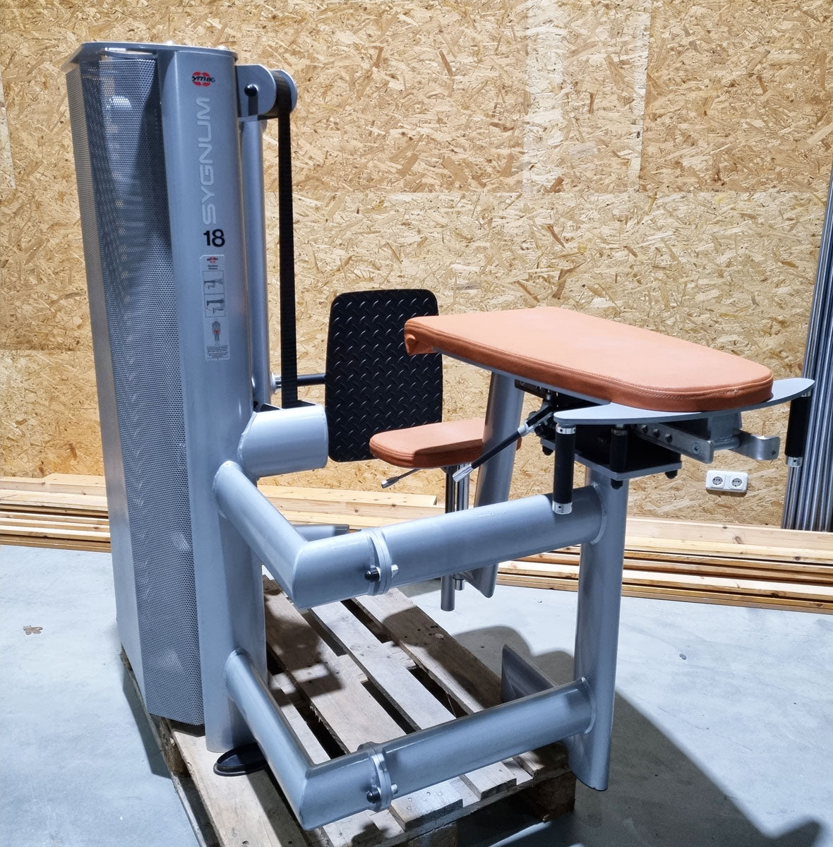 Gym80 Gluteus Kick Kneeling 3004 Sygnum, butt machine, frame color silver, upholstery color orange, used - refurbished condition