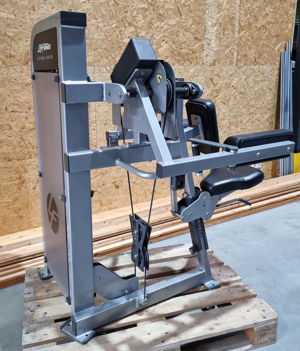 Life Fitness Pro 2 Seithebemaschine, Lateral Raise, Rahmenfarbe Silber, Polsterfarbe Schwarz, gebraucht -  überholter Zustand