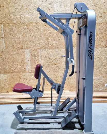 Life Fitness Rudern mit Bruststütze, Row, Pro2 Serie, Rahmenfarbe Silber, Polsterfarbe Rot, gebraucht - überholter Zustand