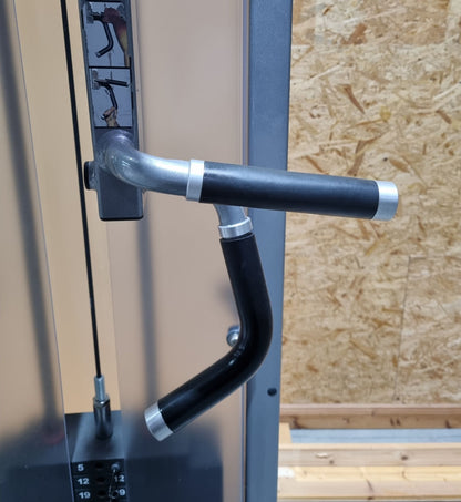 Life Fitness Rudern mit Bruststütze, Row, Pro2 Serie, Rahmenfarbe Silber, Polsterfarbe Rot, gebraucht - überholter Zustand