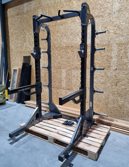 Hammer Strength HD Elite Half Rack mit Holzboden und Pull Up Bar, Rahmenfarbe Schwarz, gebraucht - überholter Zustand