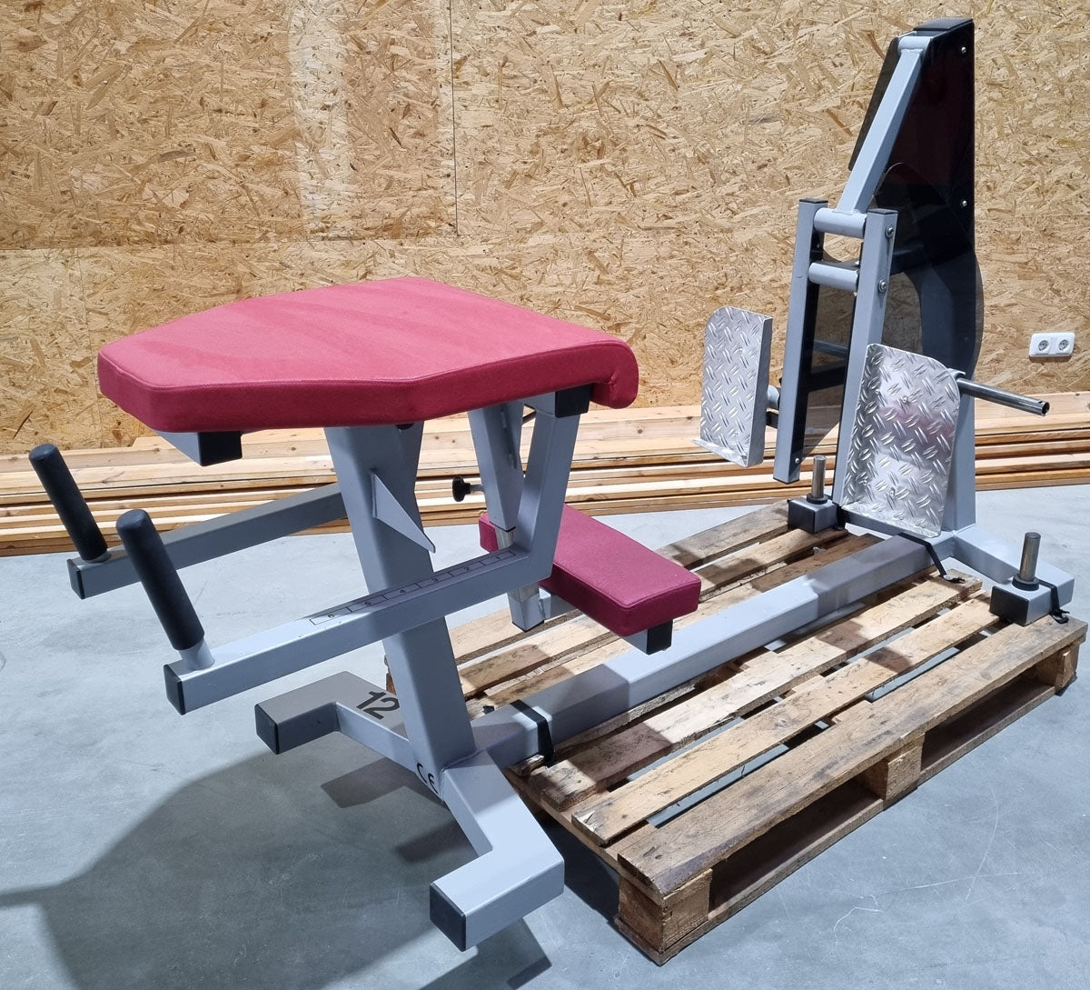 Dr. Wolff Gluteus Radial, Elypso 400 Pomaschine, Rahmenfarbe Silber, Polsterfarbe Rot, gebraucht - überholter Zustand