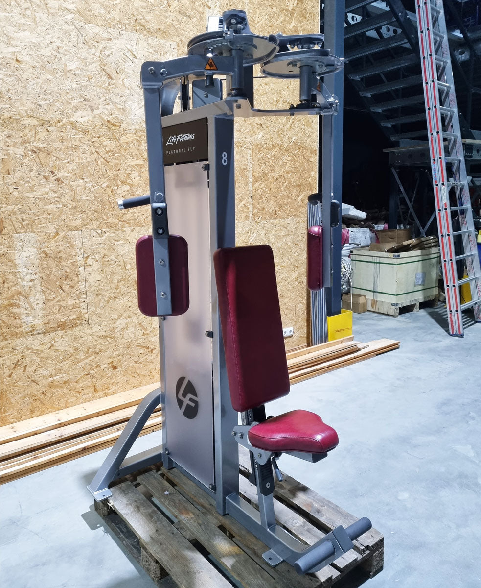 Life Fitness Pro 2 Butterfly, Pectoral Fly Hammer Strenght, Rahmenfarbe Silber, Polsterfarbe Rot, gebraucht - überholter Zustand