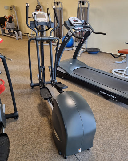 SportsArt Crosstrainer E82 Ellipsentrainer mit verstellbarer Schrittlänge, gebraucht - überholter Zustand