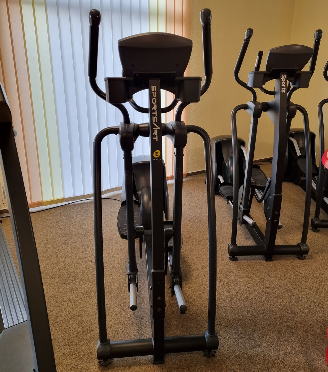 SportsArt Crosstrainer E82 Ellipsentrainer mit verstellbarer Schrittlänge, gebraucht - überholter Zustand