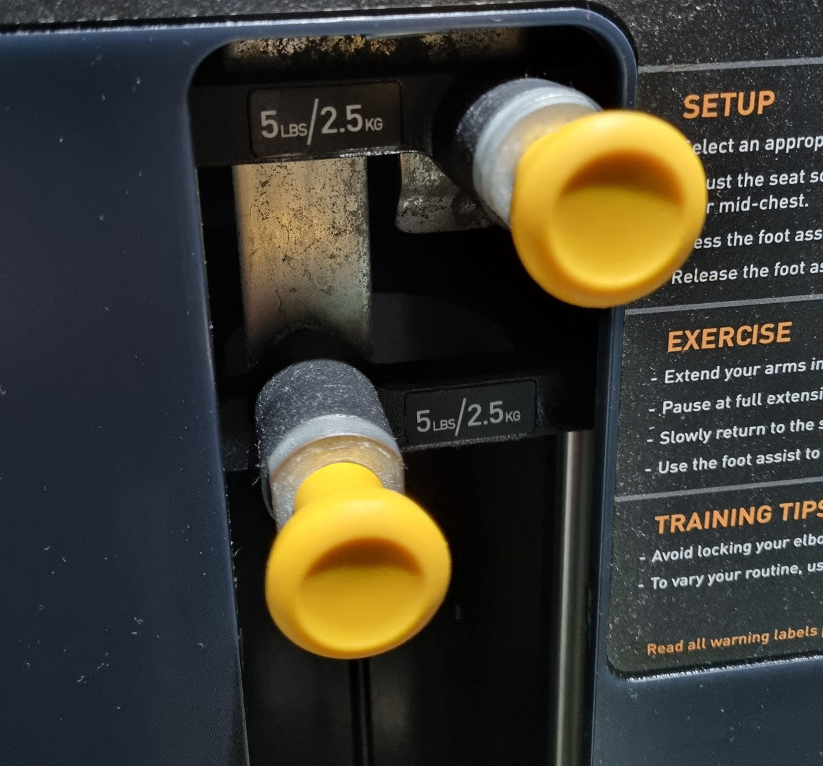 Precor Bankdrückmaschine mit Einstiegshilfe, Brustpresse, Chestpress, Rahmenfarbe Schwarz, Polsterfarbe Grau, gebraucht - überholter Zustand