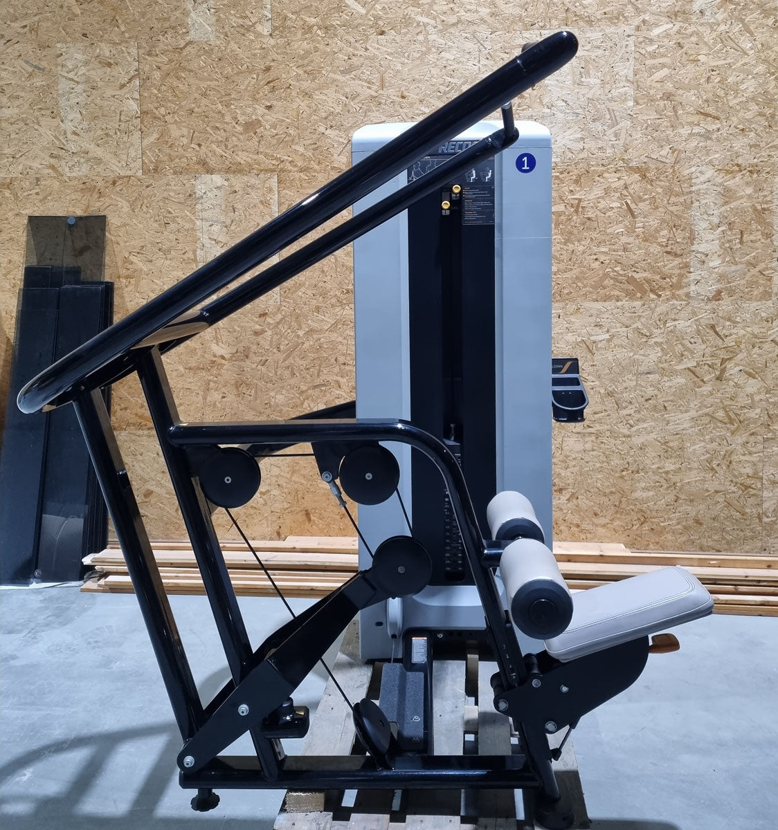 Precor Latzug von Oben, Lat-Pulldown, Rahmenfarbe Schwarz, Polsterfarbe Grau, gebrauchter - überholter Zustand