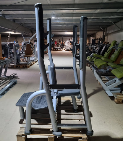 Matrix shoulder press bench, Magnum Olympic Shoulder Bench MG-A45, upholstery color black, frame color silver, used - refurbished condition