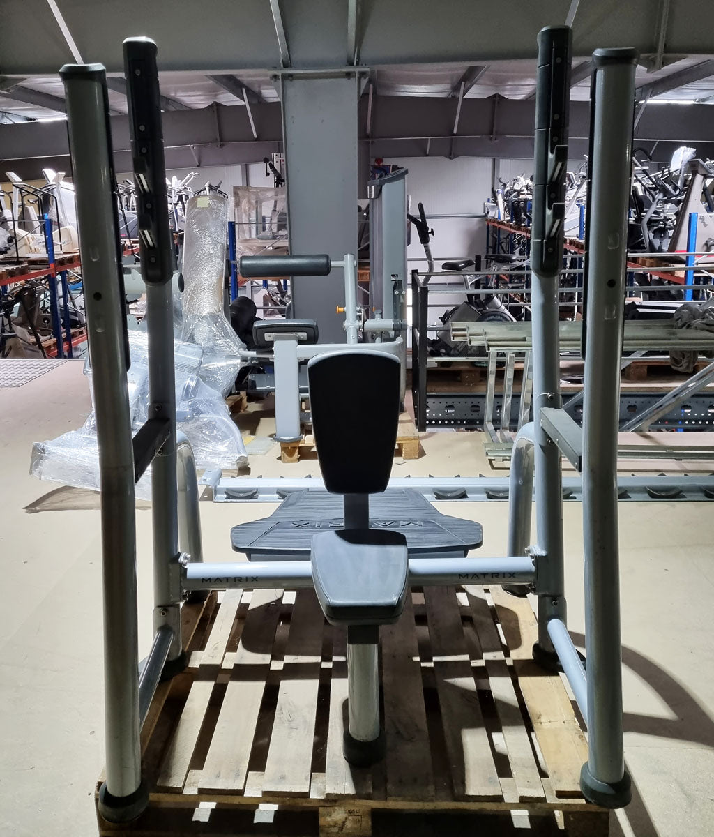 Matrix shoulder press bench, Magnum Olympic Shoulder Bench MG-A45, upholstery color black, frame color silver, used - refurbished condition