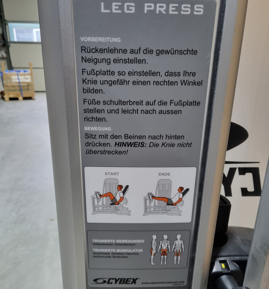 Cybex Eagle Beinpresse, Leg Press mit Steckgewichten, Stack Weight, Rahmenfabre Weiß, Polsterfarbe Schwarz, gebraucht - überholter Zustand