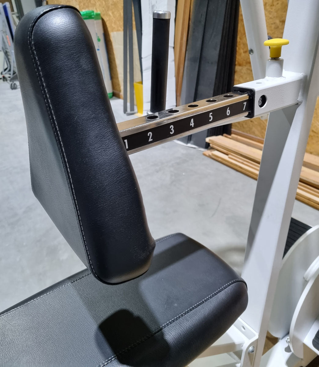 Cybex Rudermaschine, Latrudern, Latisolator, Row, Rahmenfarbe Weiß, Polster Schwarz, gebraucht - überholter Zustand