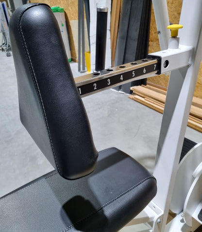 Cybex Rudermaschine, Latrudern, Latisolator, Row, Rahmenfarbe Weiß, Polster Schwarz, gebraucht - überholter Zustand