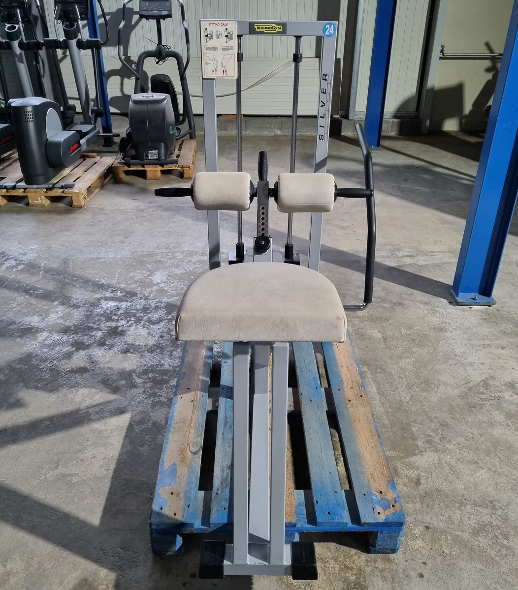 Technogym Seated Calf Sitting Wadenmaschine sitzend, Sitting Calf, Silverline, Oldschool, Rahmenfarbe Silber, gebraucht mit Gebrauchsspuren