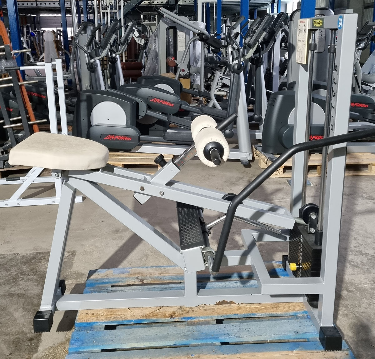 Technogym Seated Calf Sitting Wadenmaschine sitzend, Sitting Calf, Silverline, Oldschool, Rahmenfarbe Silber, gebraucht mit Gebrauchsspuren