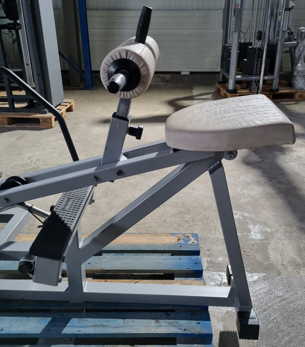 Technogym Seated Calf Sitting Wadenmaschine sitzend, Sitting Calf, Silverline, Oldschool, Rahmenfarbe Silber, gebraucht mit Gebrauchsspuren