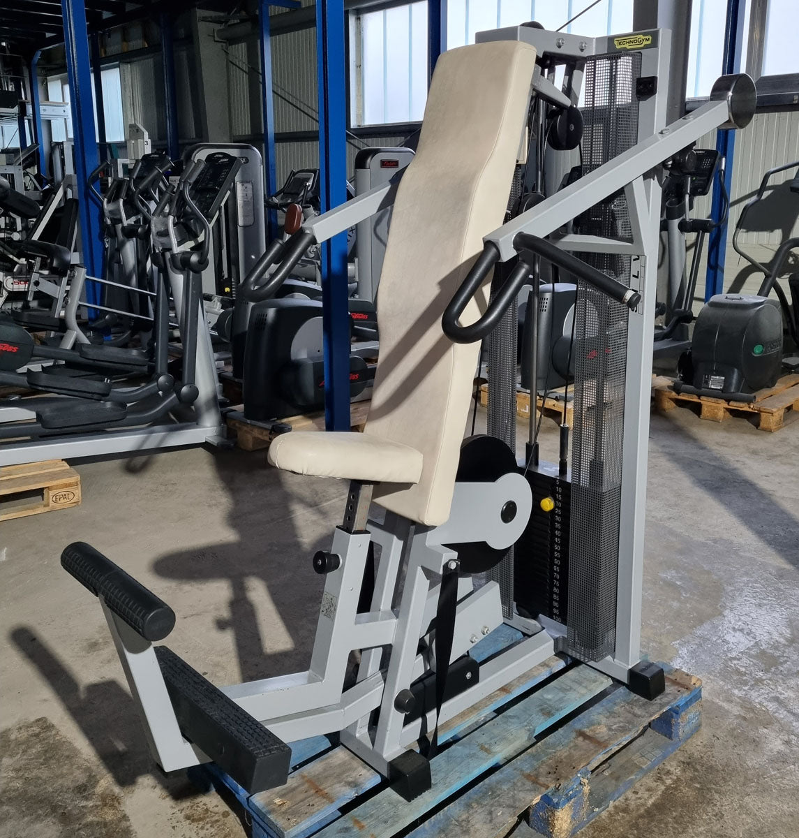 Technogym Latzug, Pulldown, Vertical Traction, Silverline, Rahmenfarbe Silber, Polsterfarbe Beige, gebraucht