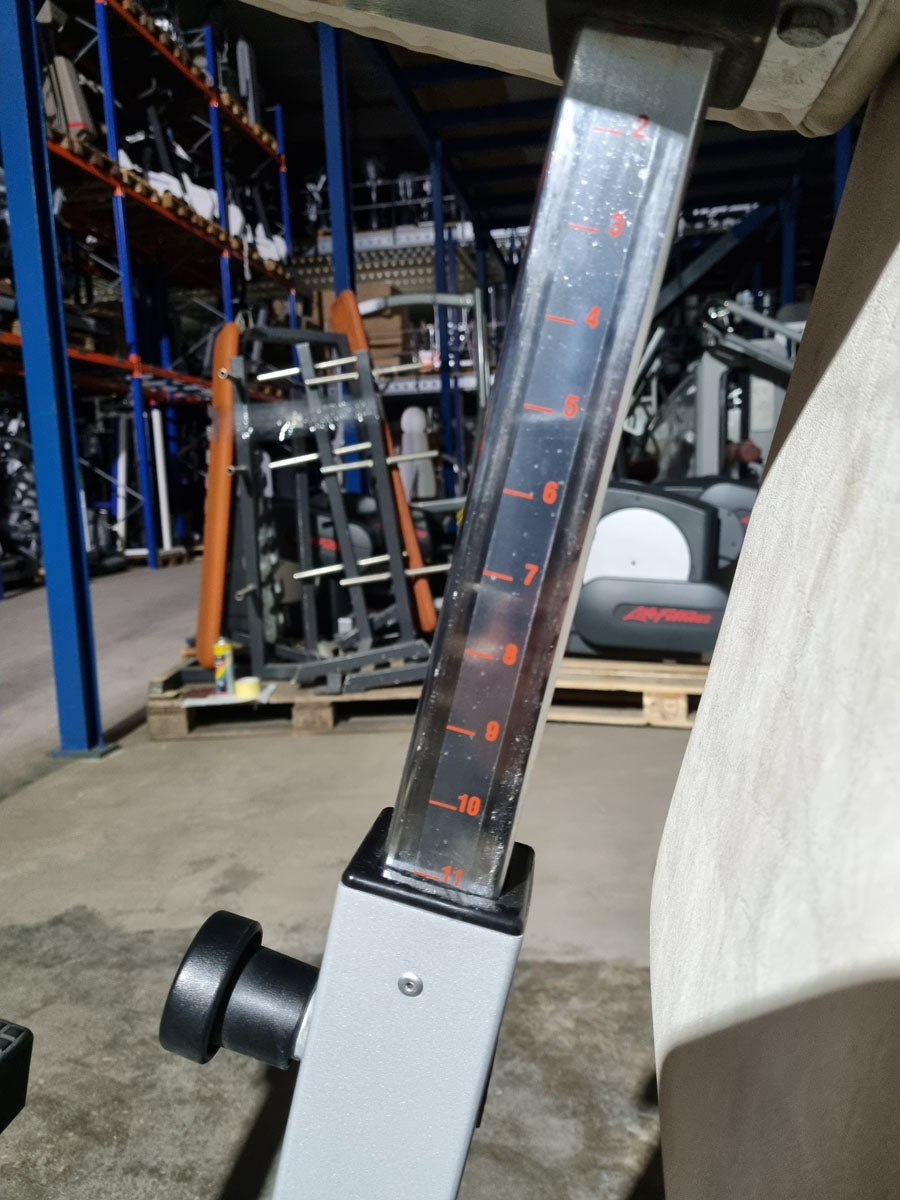 Technogym Butterfly, Pectoral Fly, Silverline, Rahmenfarbe Silber, Polsterfarbe Beige, gebraucht - geprüfter Zustand