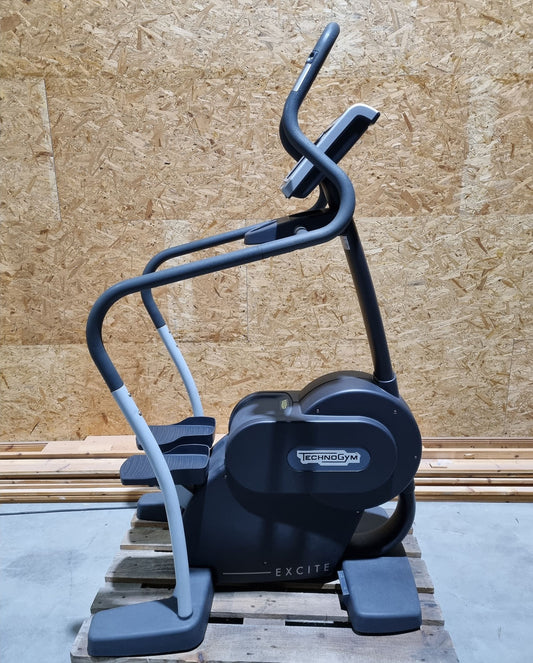 TechnoGym Stepper Excite Line Step 700, VisioWeb Touch Display, used - refurbished condition