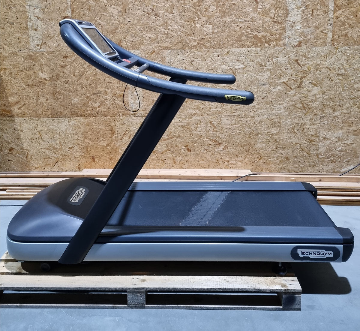 TechnoGym Laufband Excite Line Jog Now 700, Visioweb Touch Display, gebraucht - überholter Zustand