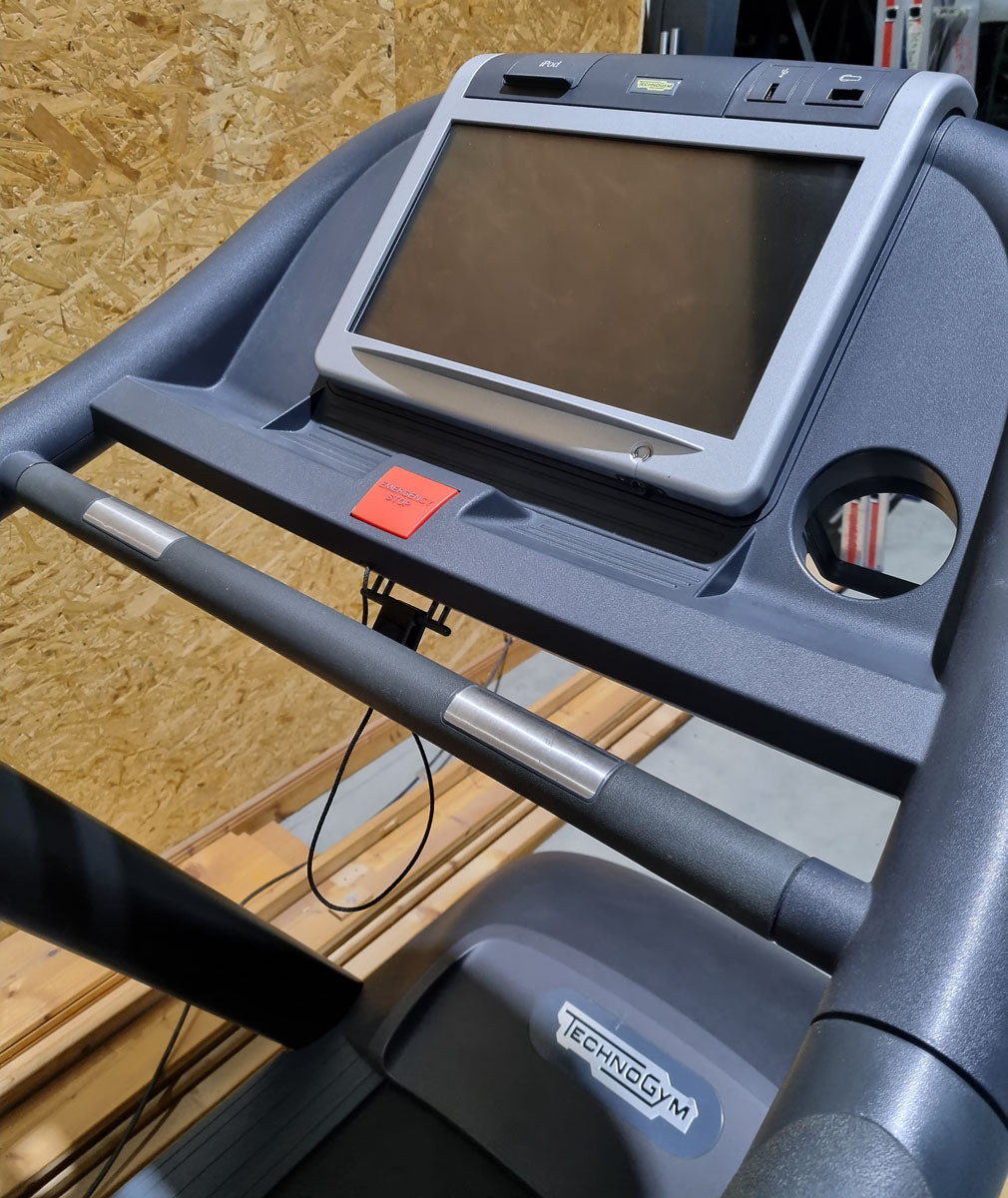 TechnoGym Laufband Excite Line Jog Now 700, Visioweb Touch Display, gebraucht - überholter Zustand