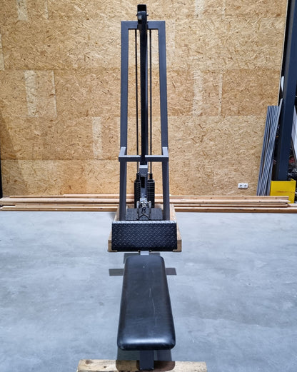 Gym80 Ruderzug Turm, Rudern, Row, Ruderstation ähnlich Sygnum 4016, Rahmenfarbe Silber, Polsterfarbe Schwarz, gebraucht - überholter Zustand