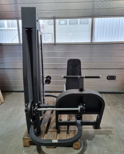 Precor Beinpresse Seated Legpress, Kompaktes Design, Rahmenfarbe Schwarz, Polsterfarbe Schwarz, gebrauchter - überholter Zustand