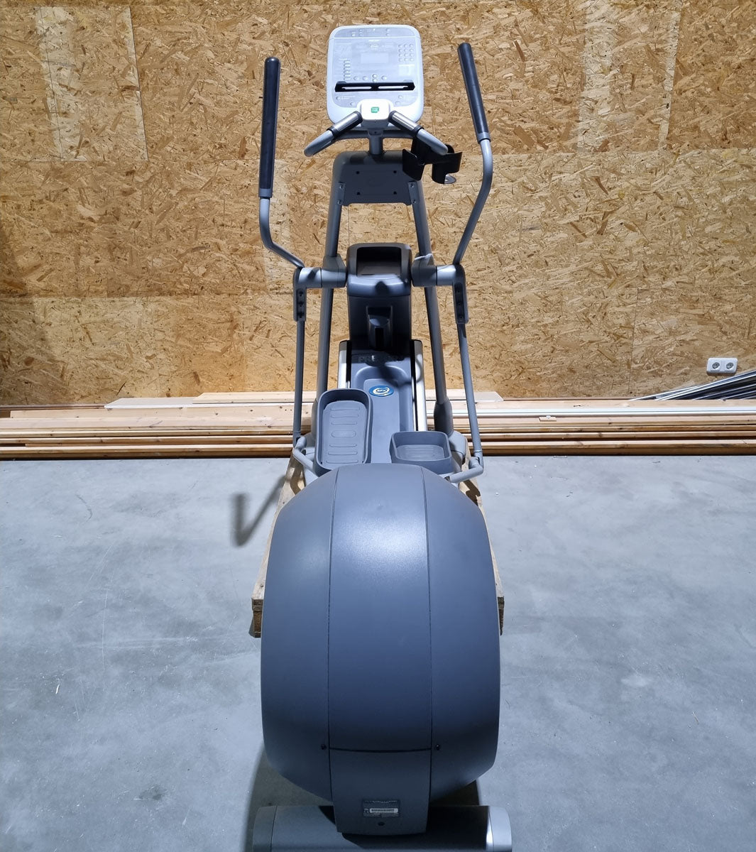 Precor Crosstrainer, EFX 576i with CrossRamp - adjustable incline, elliptical trainer - used - refurbished condition - new display