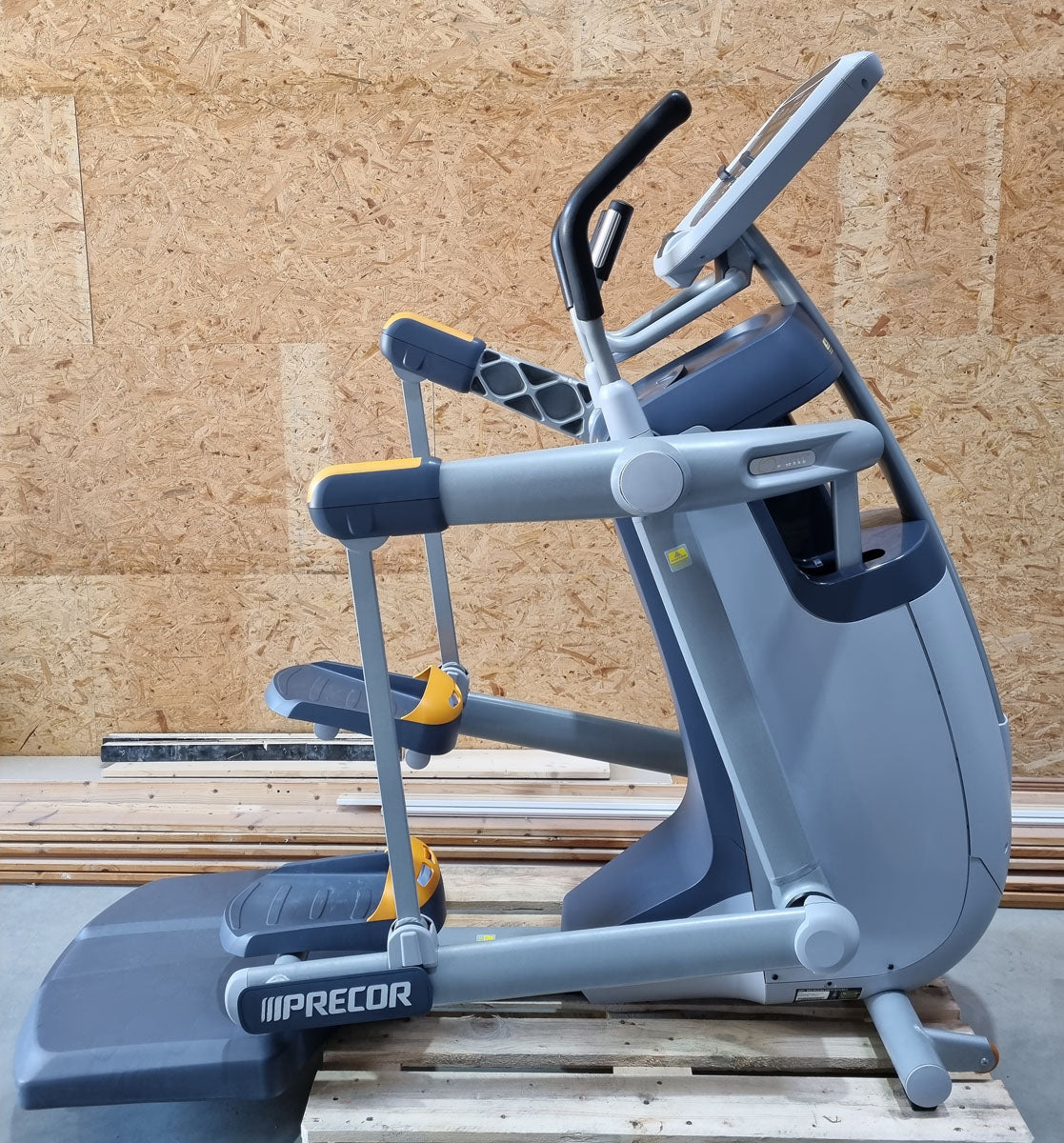 Precor AMT 100i - Fixed Stride, P30 Konsole - Crosstrainer, Stepper, Ellipsentrainer 3 in 1, gebraucht - überholter Zustand
