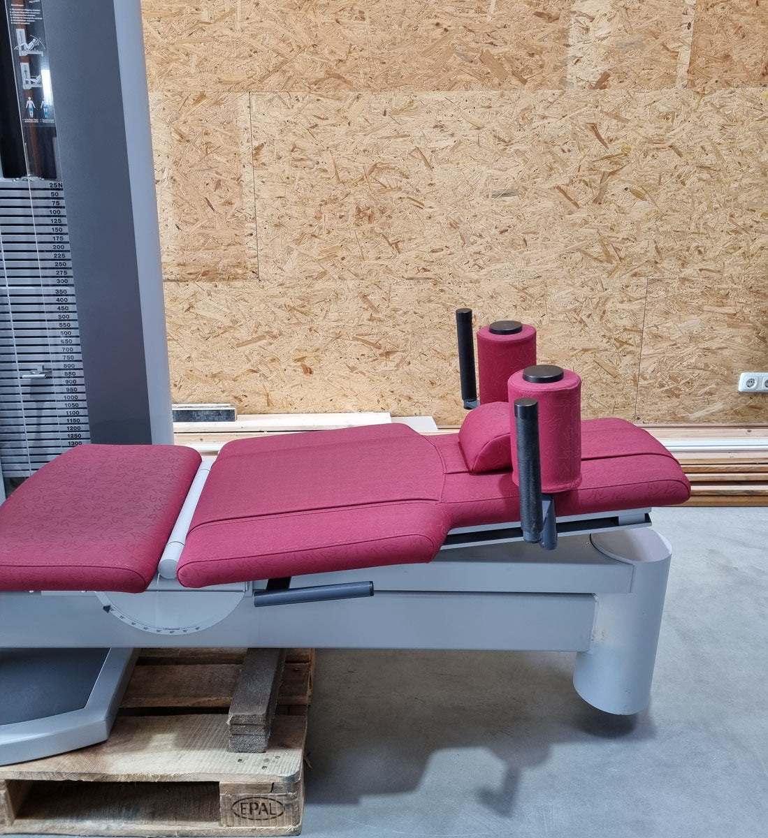 Frei Genius Eco Funktionsstemme - verstellbare Beinpresse, Rahmenfarbe Silber, Polsterfarbe Rot, gebraucht - überholter Zustand