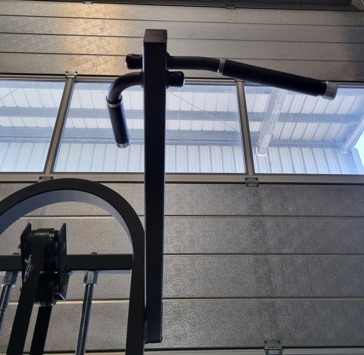 Precor DipChin, Dip-Klimmzugmaschine mit Gewichtsunterstützung, Rahmen Schwarz, Polster Schwarz, gebraucht - überholter Zustand