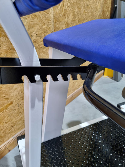 Schnell Beinstrecker und Beinbeuger sitzend im Set 2 Geräte - Neu lackiert - Leg Curl und Leg Extension, Rahmenfarbe Weiß, Polsterfarbe Blau, gebraucht - überholter Zustand