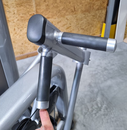 Life Fitness Rudern mit Bruststütze, Row - Rear Deltoid, Signature Series, 145kg Gewichtsblock, Rahmenfarbe Silber, gebraucht - überholter Zustand