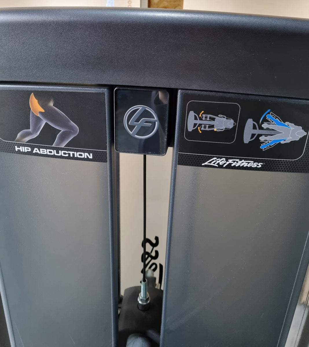 Life Fitness Abduktorenmaschine, Hip Abduction, Insignia Series, Rahmenfarbe Anthrazit, Polster Schwarz, gebraucht - überholter Zustand