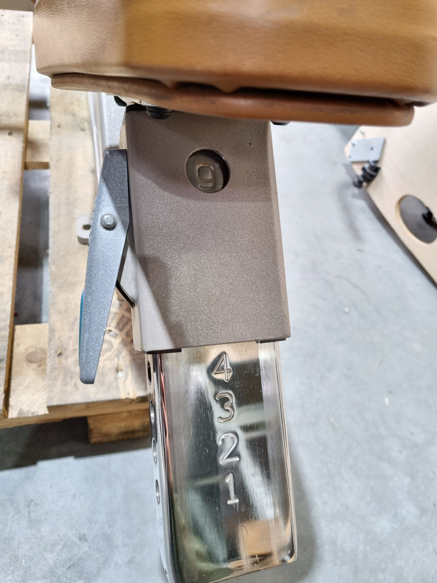 Precor Schrägbankdrückenmaschine, Incline Chestpress 402 Icarian Line, Brustpresse schräg, Rahmenfarbe Silber, gebraucht - überholter Zustand