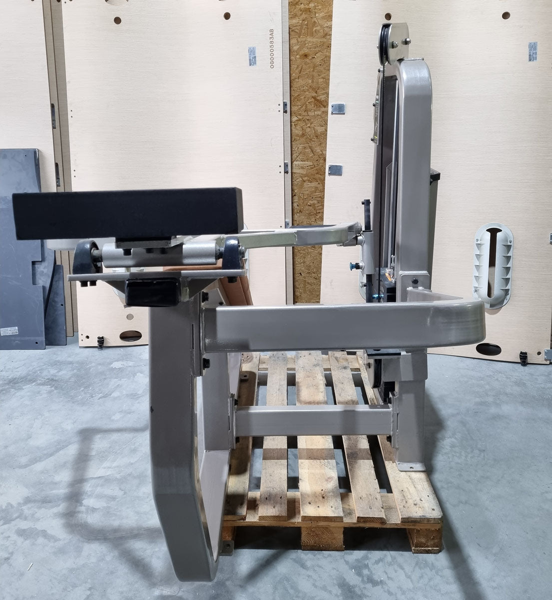 Precor Schrägbankdrückenmaschine, Incline Chestpress 402 Icarian Line, Brustpresse schräg, Rahmenfarbe Silber, gebraucht - überholter Zustand
