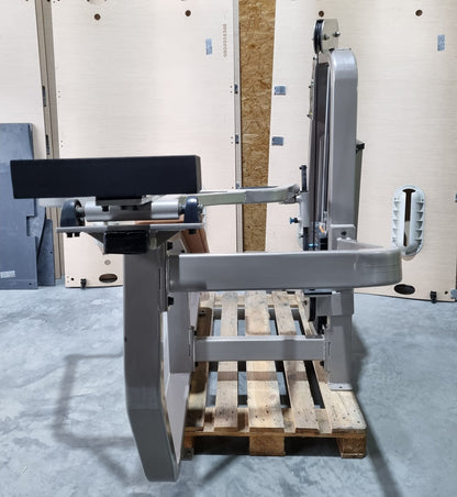 Precor Schrägbankdrückenmaschine, Incline Chestpress 402 Icarian Line, Brustpresse schräg, Rahmenfarbe Silber, gebraucht - überholter Zustand