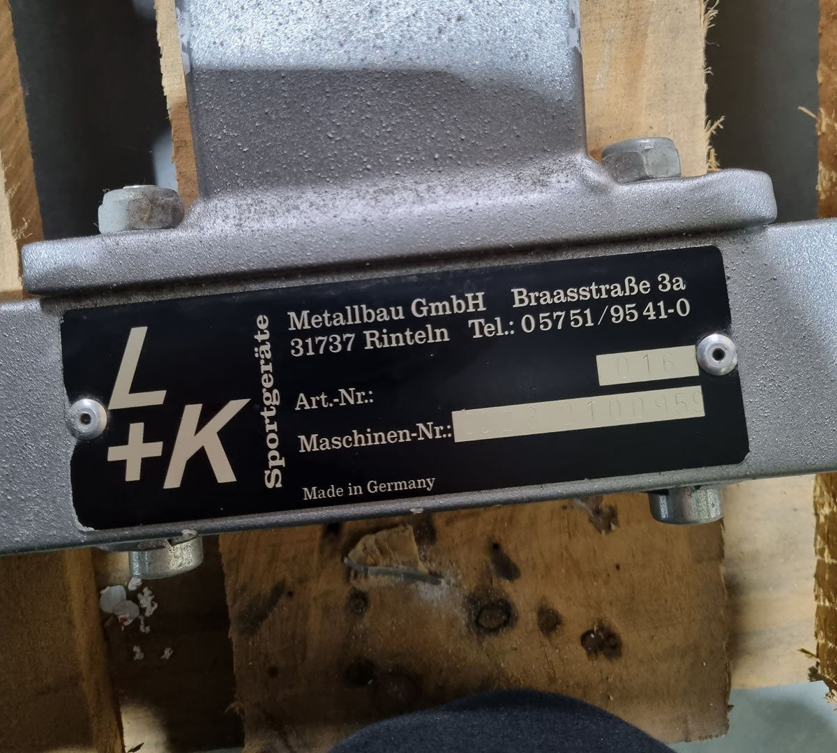 L+K Butterfly lying, Pec Fly lying, Plate loaded, Oldschool bodybuilding strength equipment, frame color silver, used - tested condition