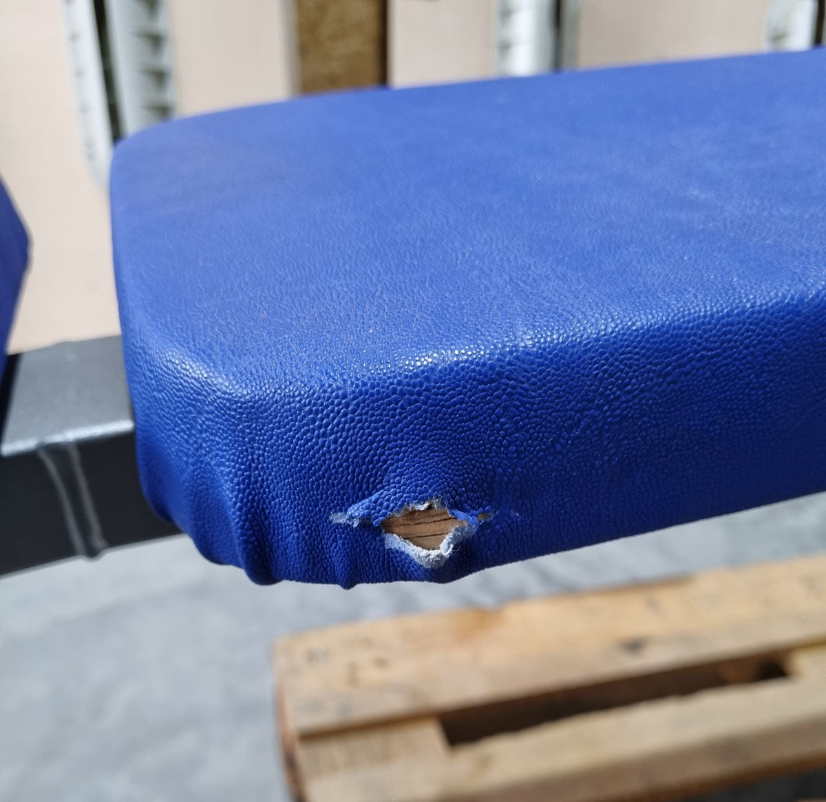 L+K Butterfly lying, Pec Fly lying, Plate loaded, Oldschool bodybuilding strength equipment, frame color silver, used - tested condition