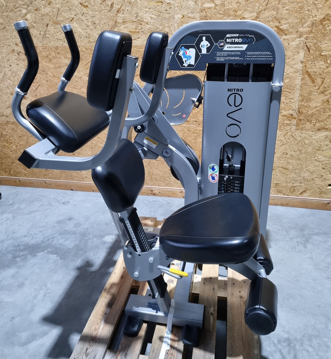 Nautilus Nitro EVO Abdominal Crunch, abdominal muscle machine, abdominal flexor Abs, frame color silver, upholstery color black, used - refurbished condition