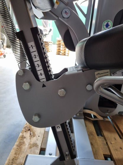 Nautilus Nitro EVO Abdominal Crunch, abdominal muscle machine, abdominal flexor Abs, frame color silver, upholstery color black, used - refurbished condition