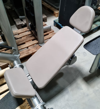 Gym80 Leg Press, 45 Grad Beinpresse, Plate loaded, Sygnum Series, Rahmenfarbe Silber, Polsterfarbe Schwarz, gebrauchter - überholter Zustand